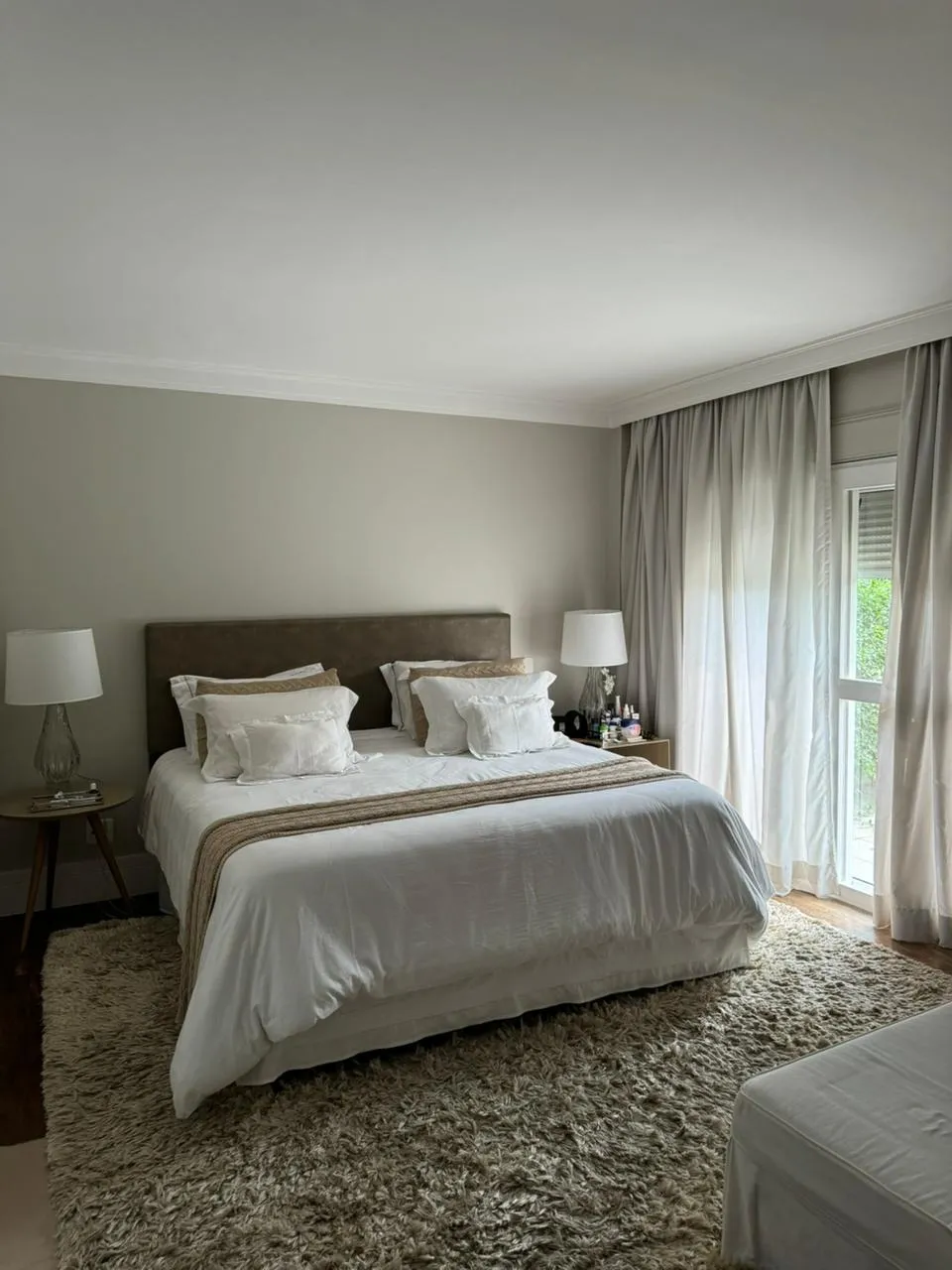 Imagem Casa de alto padrão para locação em Alphaville Residencial Dois, Barueri-SP: 4 quartos, 4 suítes, 3 salas, 4 banheiros, 3 vagas, 520m².