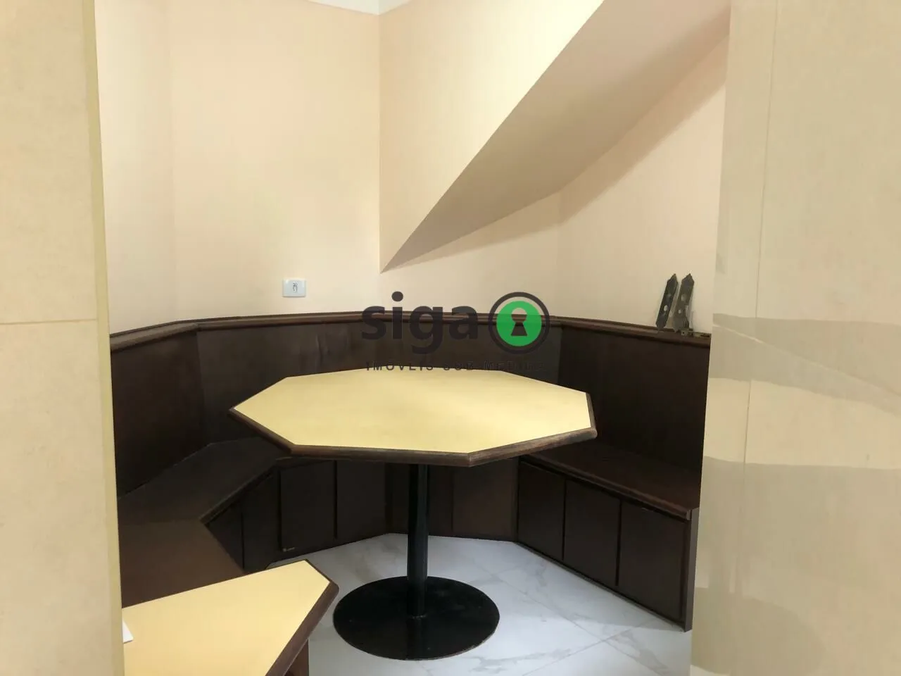 Imagem Casa Reformada à Venda ? 300m², Terreno Amplo, Acabamento de Alto Padrão e Localização Privilegiada