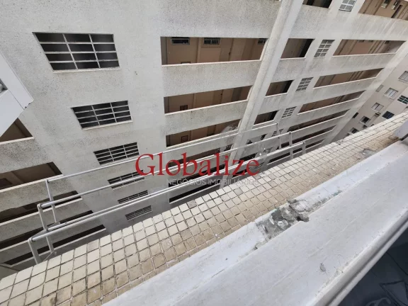 Imagem Sala Living a venda na Ponta da Praia, com 1 vaga por R$ 330.000,00