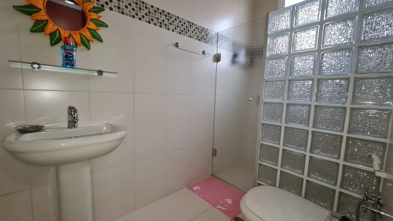 Imagem Sobrado à venda em condomínio Ibiti Royal