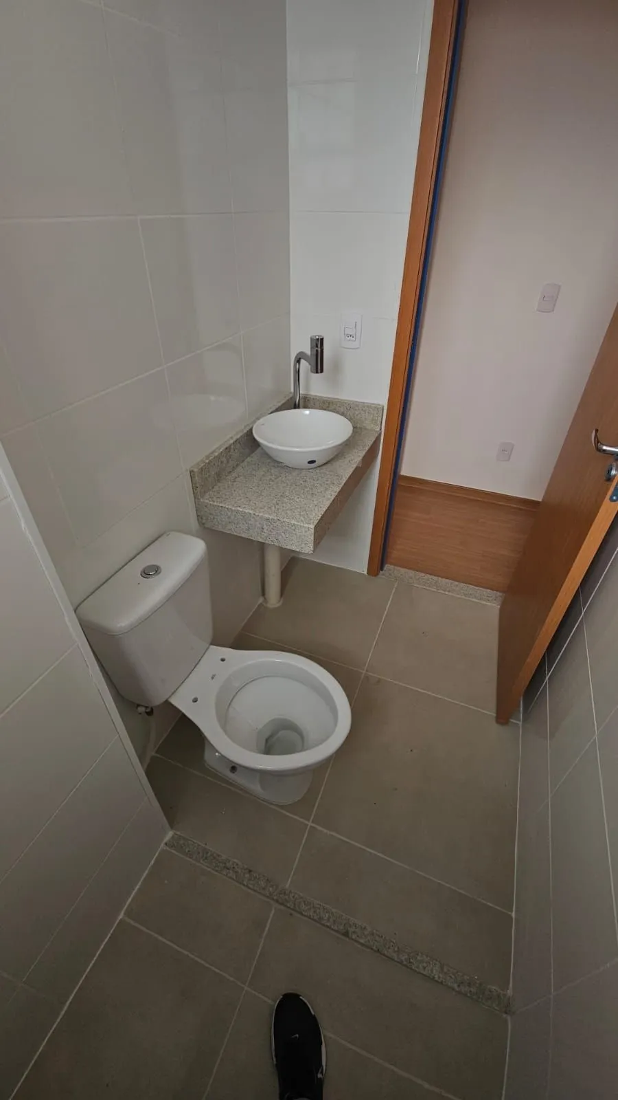 Imagem Apartamento 2 dormitórios , suíte , sacada com churrasqueira , 1 vaga de garagem coberta !