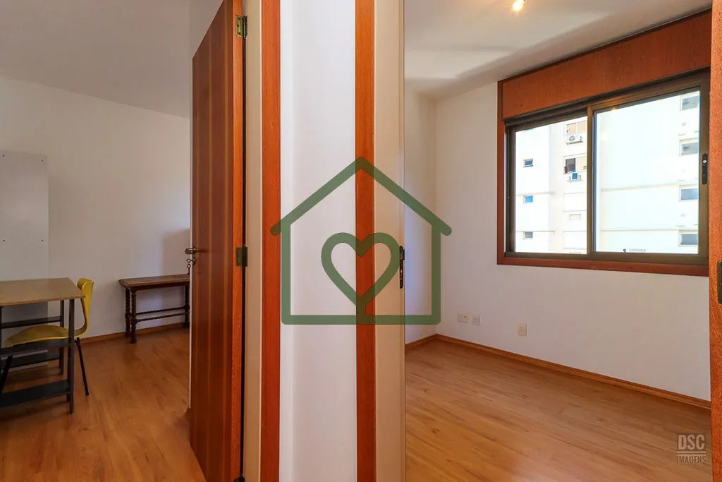 Imagem No bairro Jardim Botânico, na Rua Prof. Cristiano Fischer n° 838, este apartamento com 87,74m² de...