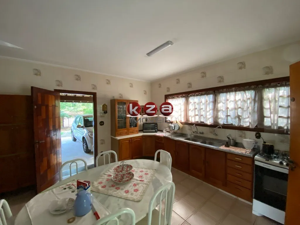 Imagem Chácara de luxo à venda em Valinhos-SP, com 4 quartos, 4 suítes e 15 vagas de garagem!