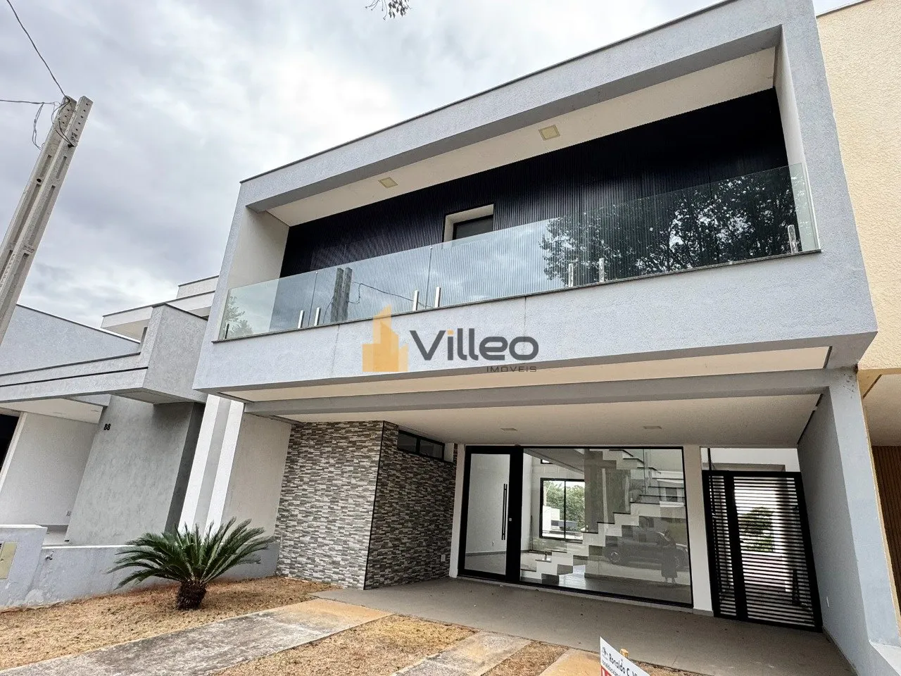 Foto do imóvel Descubra uma residência que redefine o conceito de morar bem. Esta casa térrea de 206 m², localiz...