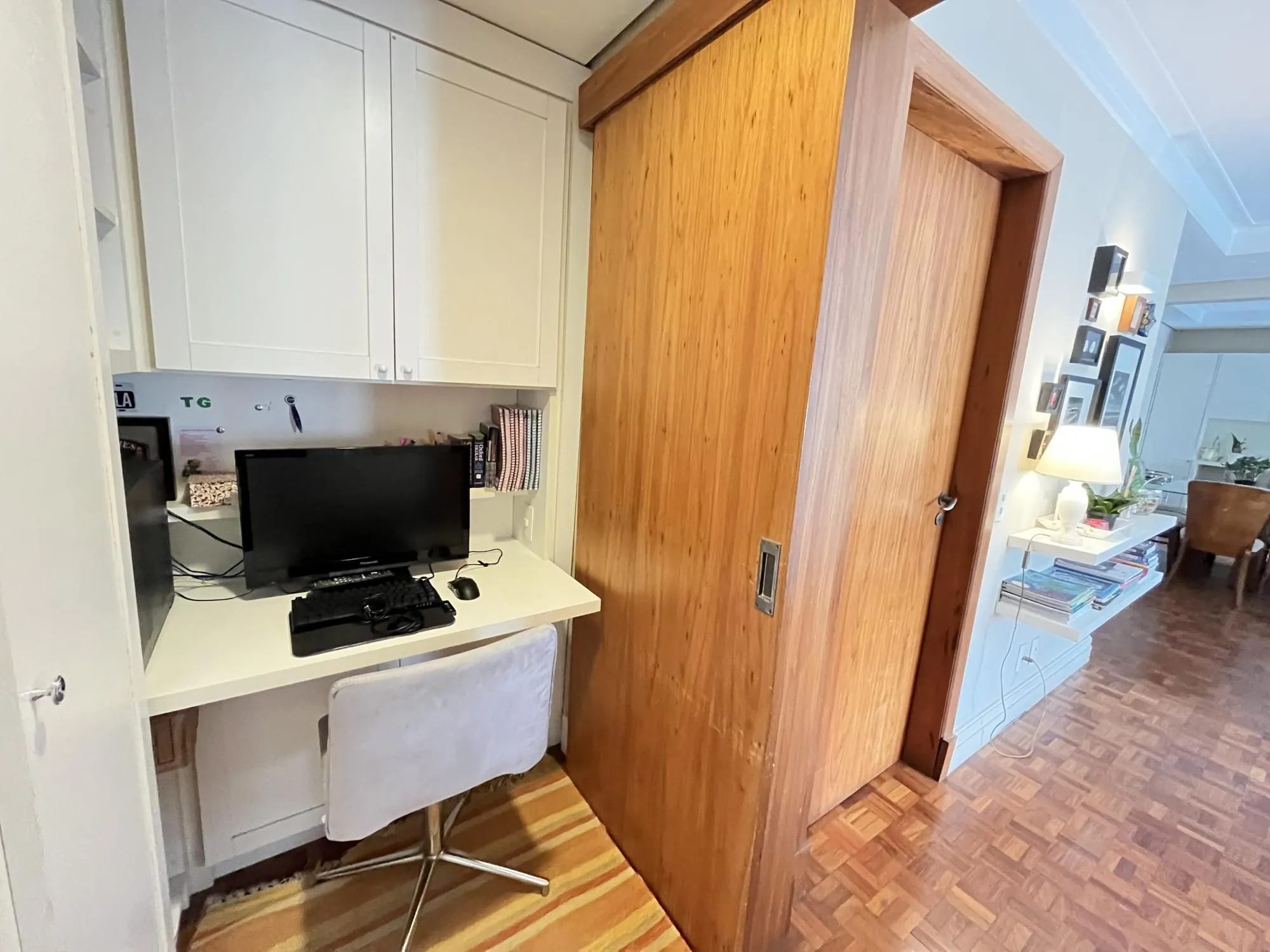 Imagem Apartamento de 2 quartos, suíte e 2 vagas de garagem no bairro Jardim Botânico.