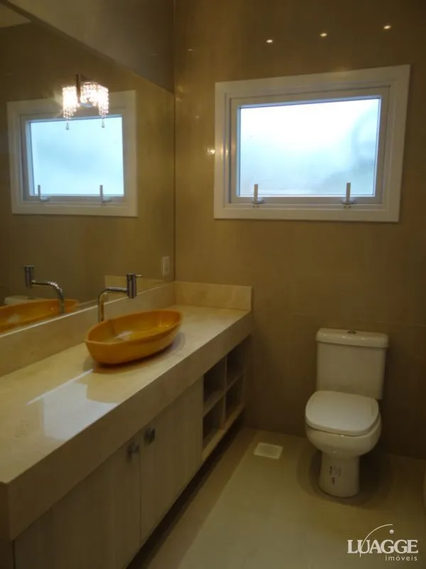 Imagem Casa para Venda - 305m², 3 dormitórios, sendo 3 suites, 4 vagas - Nonoai