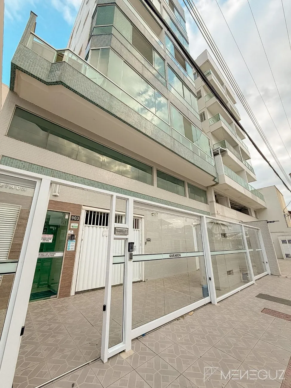 Apartamento à venda na Praia do Morro, Guarapari - 2 suítes, mobilhado, com elevador