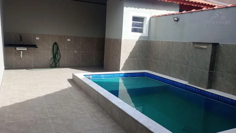 Imagem Casa à Venda - Mongaguá | 3 Dormitórios + Piscina | R$ 379.000