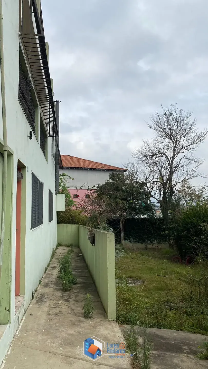 Imagem Sobrado para venda em Jardim Remo com 3 quartos, sendo 3 suítes, 239m²