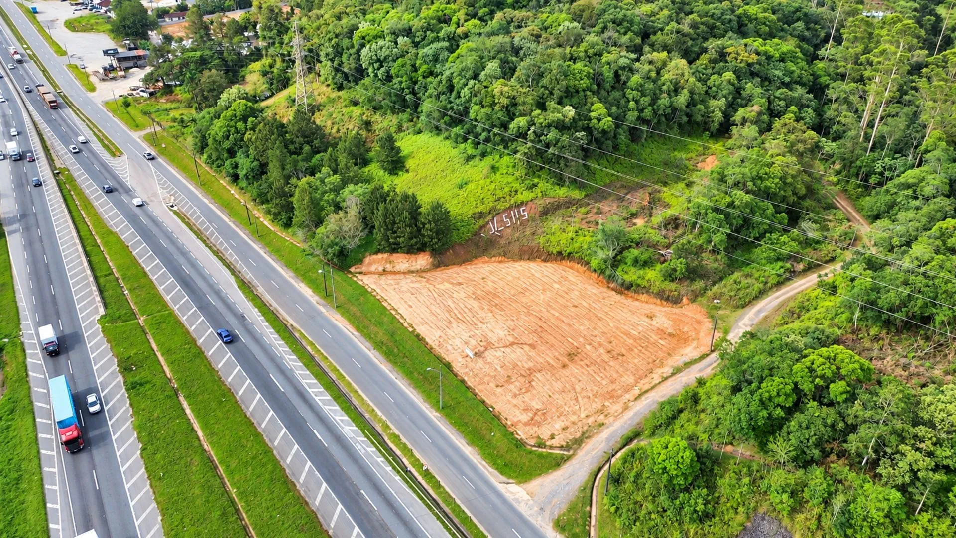 Imagem ÁREA ESTRATÉGICA À VENDA - FRENTE PARA A BR-101