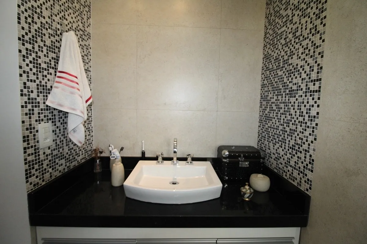 Imagem Casa à Venda - Recém-Reformada e Completa