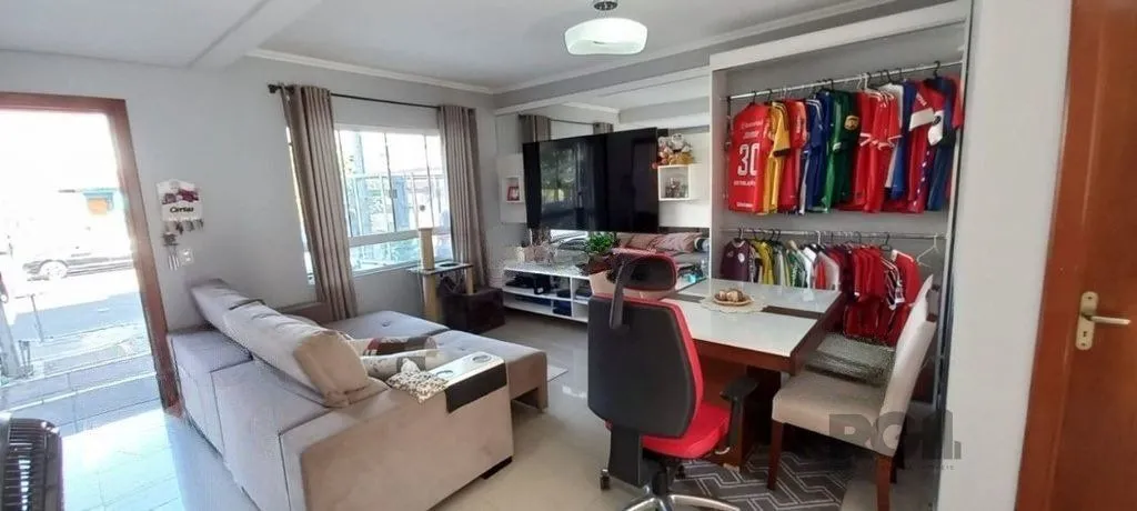 Imagem Casa com 2 dormitórios no bairro Hípica