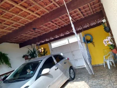 Imagem VENDA DE SOBRADO NO NOVO HORIZONTE, EM MOGI DAS CRUZES/SP, 89m² com 2 quartos, sala, cozinha, quintal espaçoso e garagem coberta. CONSULTE-NOS.