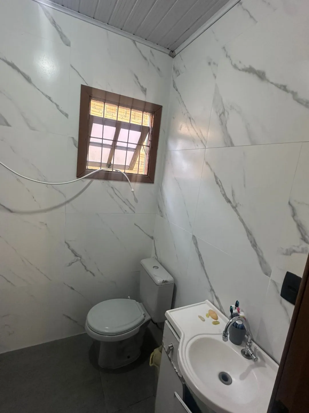 Imagem CASA À VENDA COM 2 DORMITÓRIOS E CONSTRUÇÃO PARA COMÉRCIO NO Tarumã