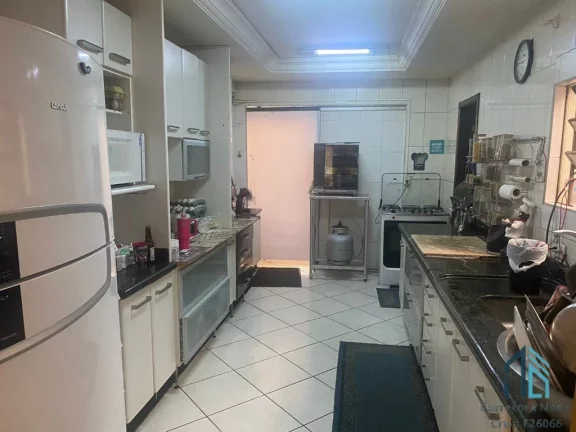 Imagem Sobrado 04 quartos c/ suíte de esquina três pavimentos, ótima localização região tranquila no Hauer, Curitiba. PR