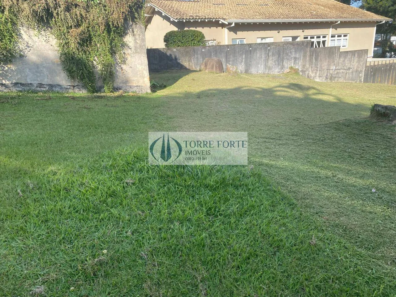 Imagem Excelente terreno na Aldeia da Serra com 466 m², pronto para construir.