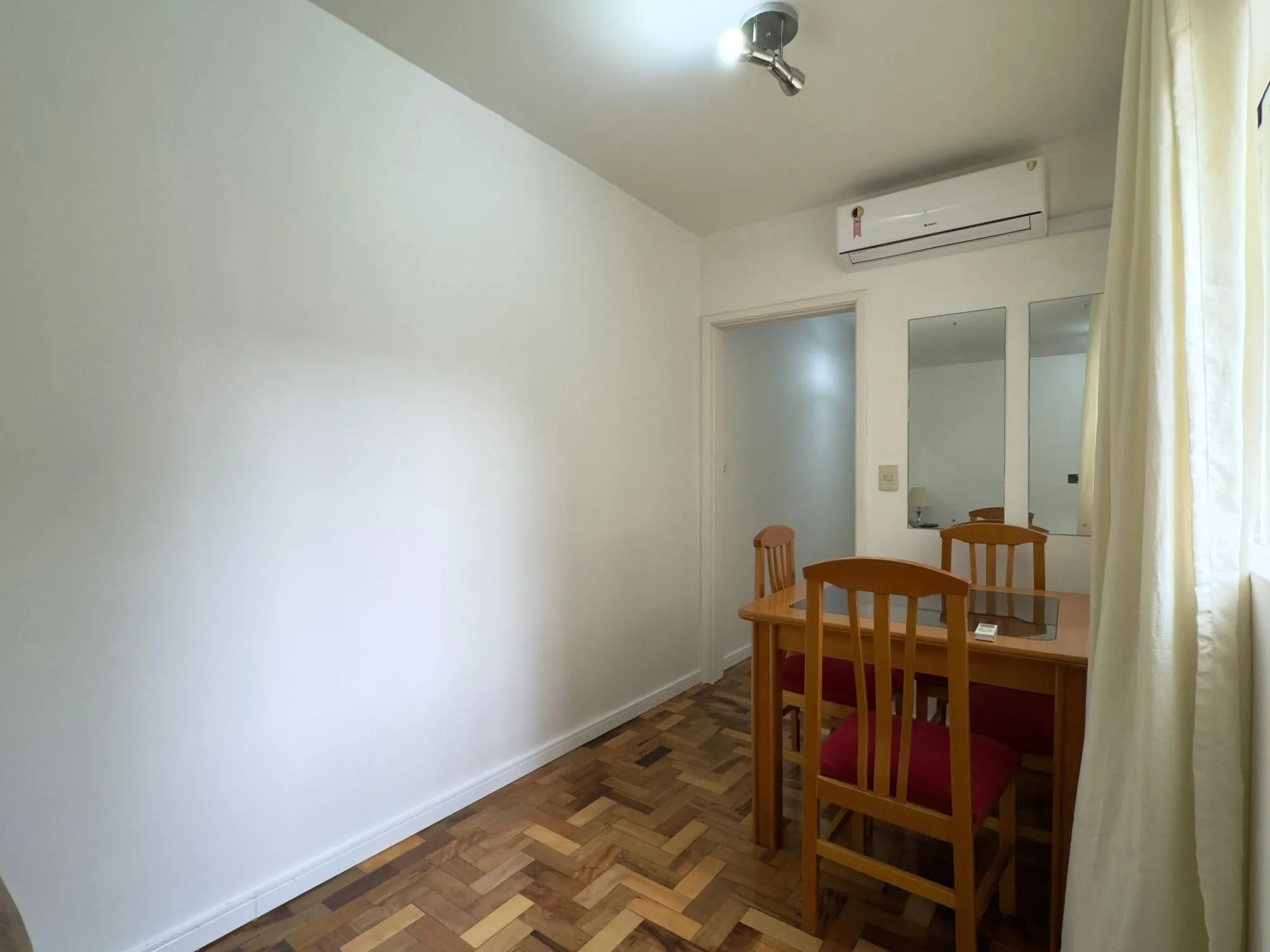 Imagem Apartamento de 2 dormitórios, super amplo e bem iluminado no Centro Histórico
