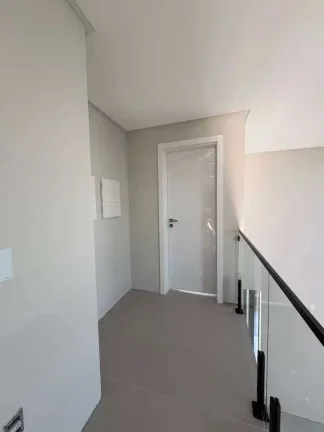 Imagem Casa alto padrão em condomínio com 4 suítes e 4 vagas de garagem em Camboriú/SC