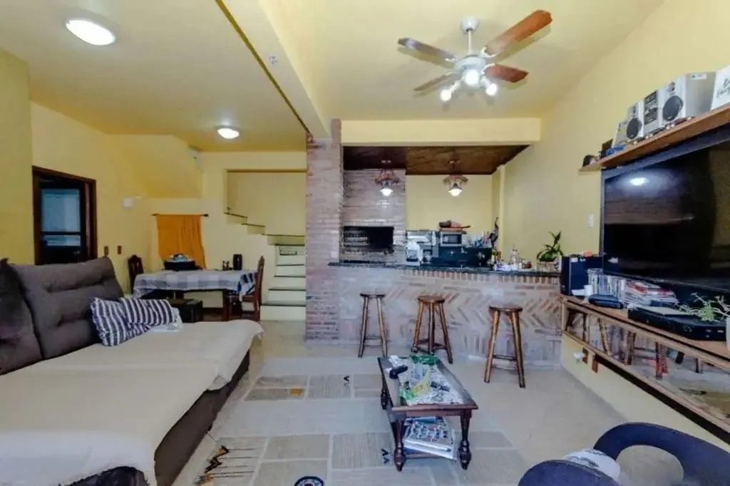 Imagem Casa à venda com 3 dormitórios, 1 suíte e espaço gourmet em terreno alto