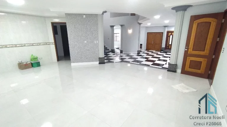 Imagem Casa a venda, em um dos melhores Bairros de São José dos Pinhais, 04 quartos sendo uma suíte e 02 Demi Suítes, 12 vagas no Aristocrata .
