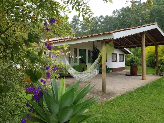 Imagem Linda Chácara em Piracaia: 1600m², Piscina, Lago, Poço, e Mais!