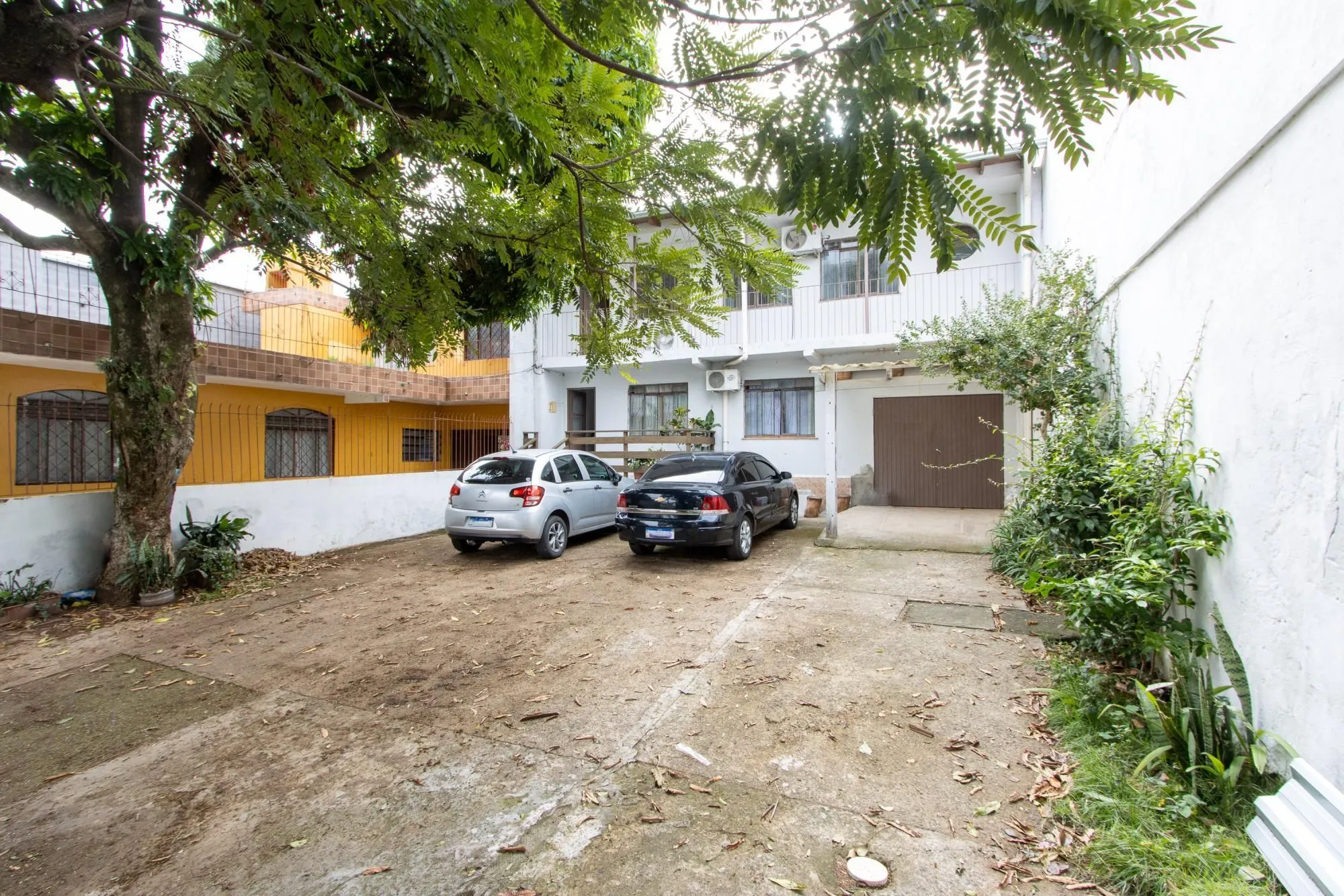 Imagem Casa ampla de 2 pavimentos com 4 dormitórios, 1 suite e 4 vagas no bairro Santa Tereza!