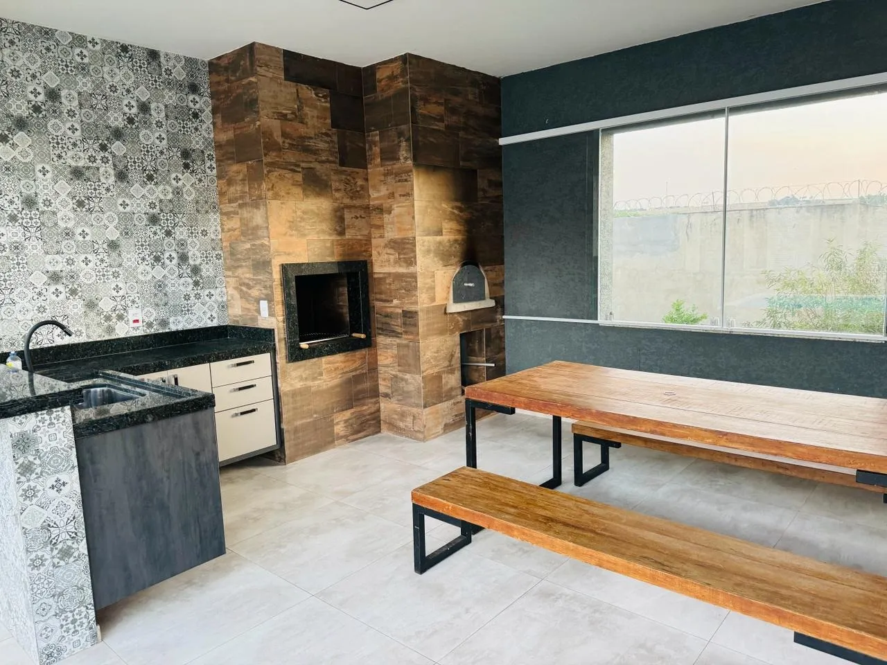 Imagem Ampla Residência com Área Gourmet e Pomar em Terreno Generoso de 906 m²: Conforto e Funcionalidade em Cada Detalhe