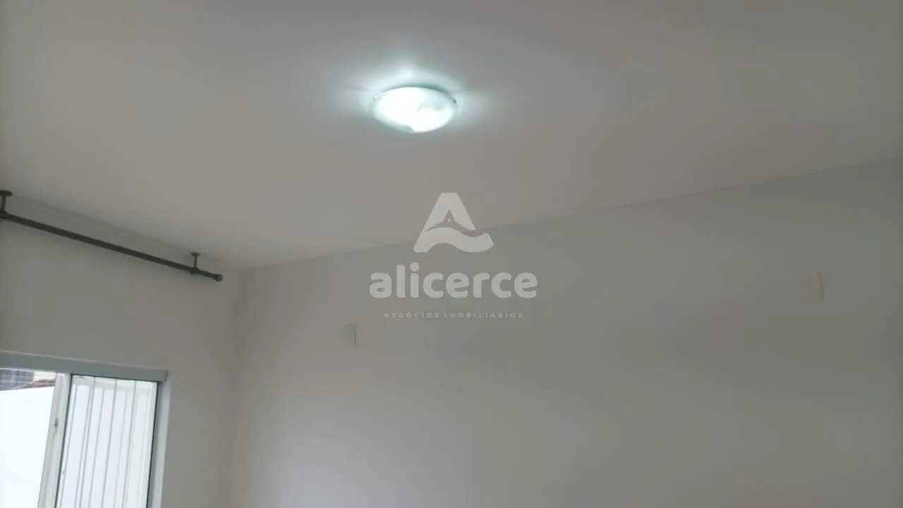 Imagem Casa à venda no bairro Estreito, a uma quadra da Beira-Mar Continental- Florianópolis/SC