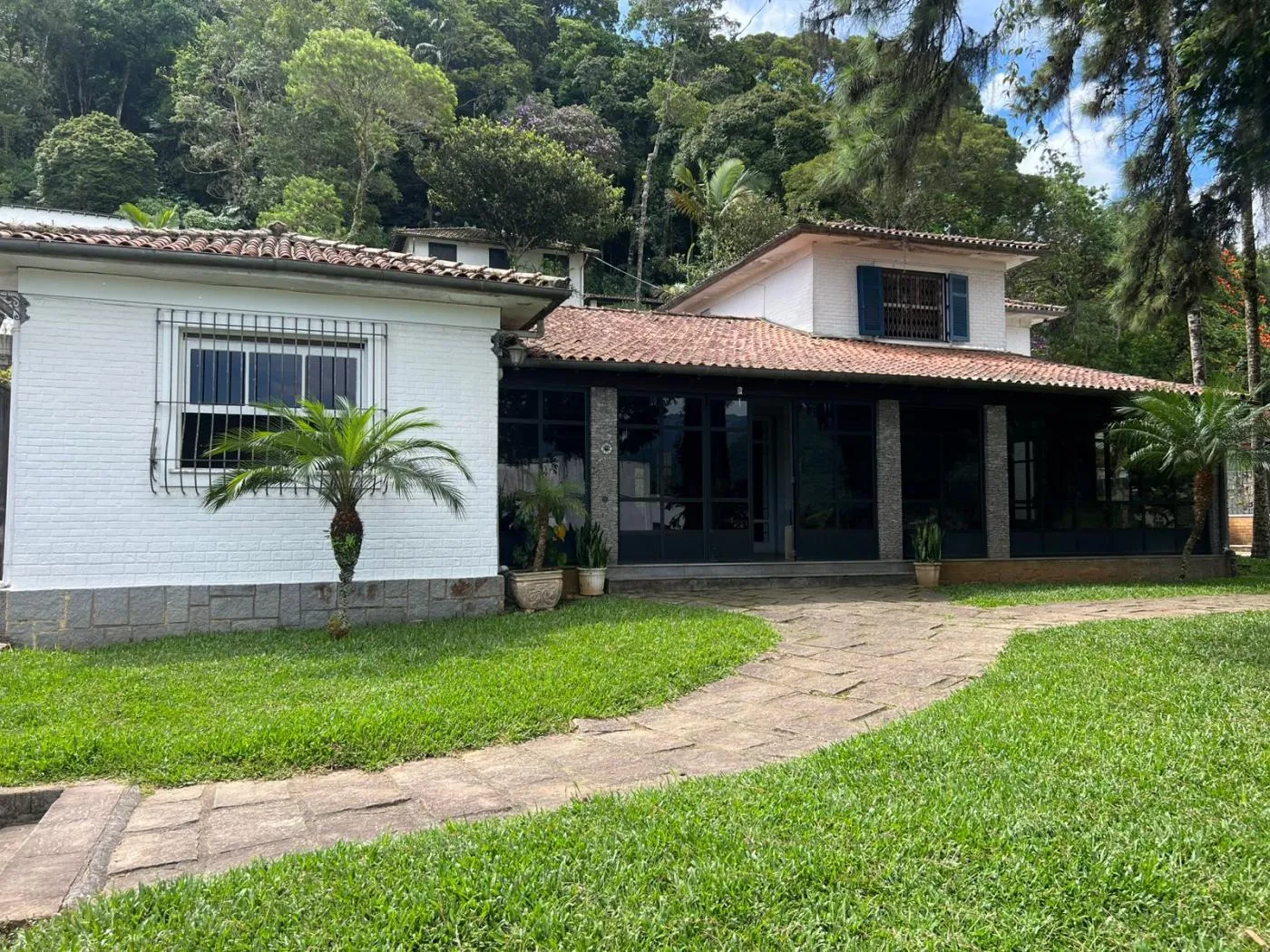 Imagem Casa para Venda em Petrópolis / RJ no bairro Valparaíso