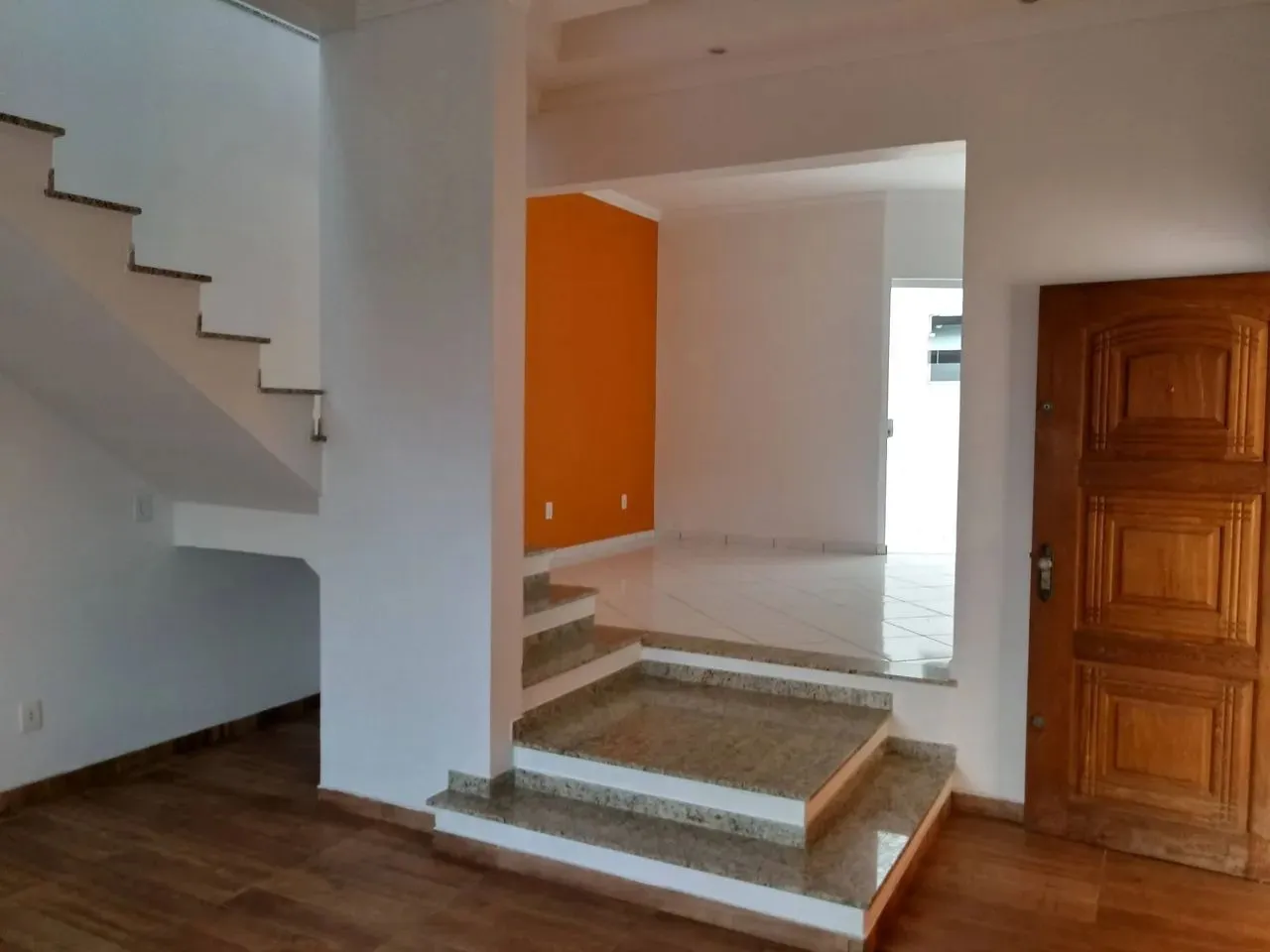 Imagem Impecável casa à venda em Sorocaba-SP, bairro Jardim Vila São Domingos: 4 quartos, 3 salas, 4 banheiros, 3 vagas, 260m².
