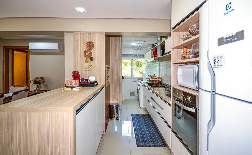 Imagem Apartamento 3 Dormitórios com Suíte e 2 Vagas na Tristeza, próximo ao barra shopping