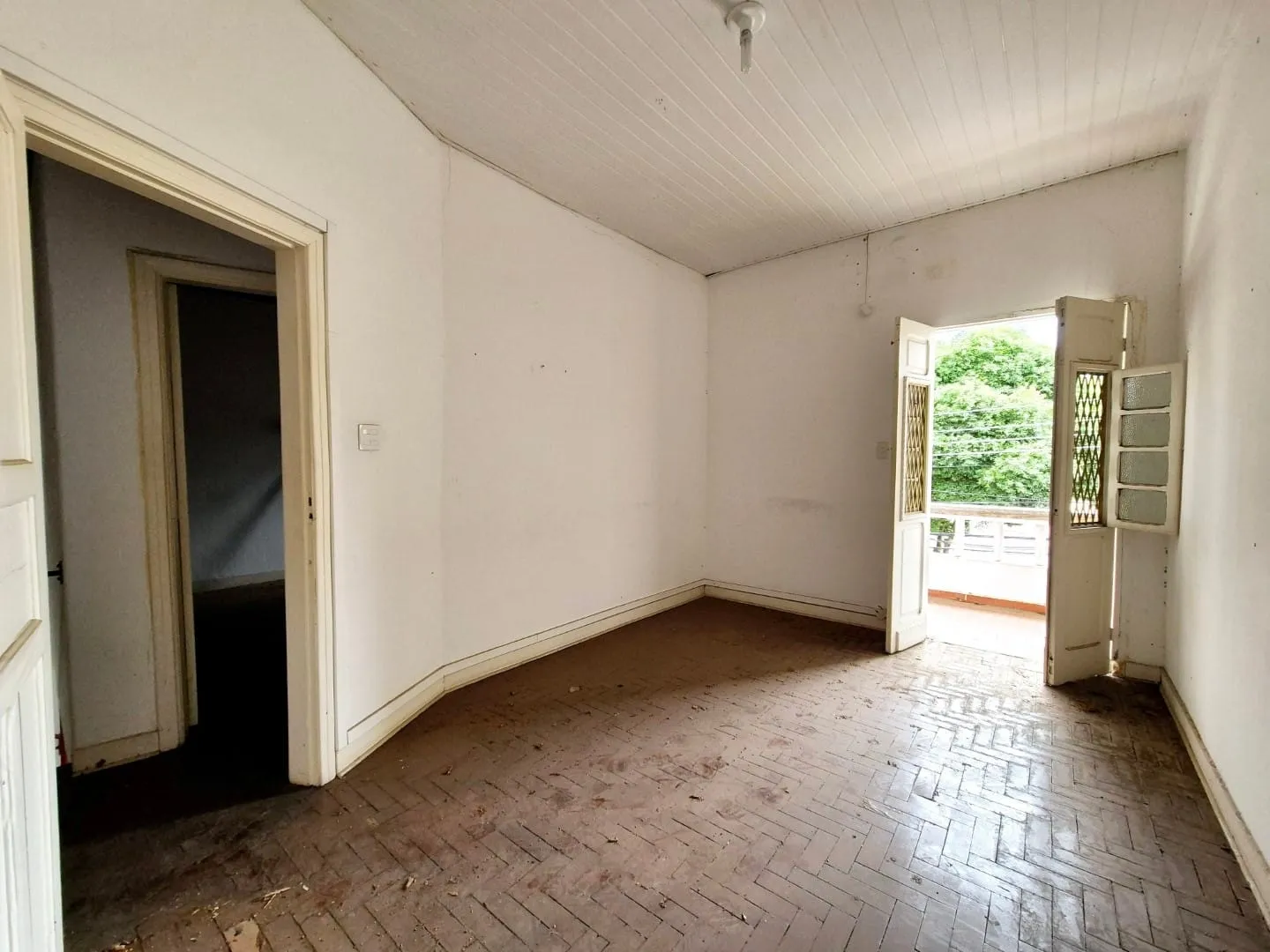 Imagem Imóvel Comercial Exclusivo no Centro de Pindamonhangaba com Estrutura Versátil e Localização Estratégica!