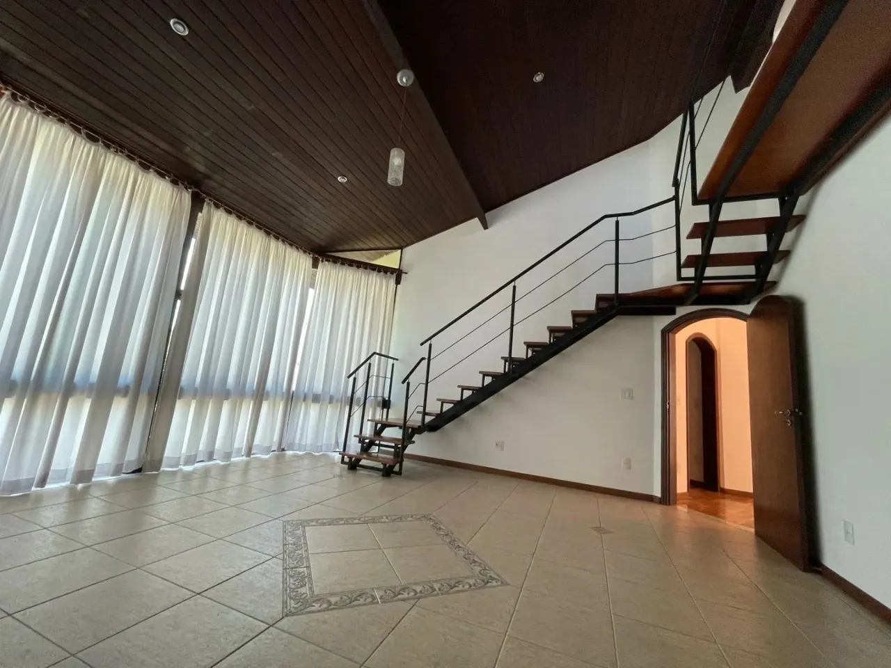 Imagem Casa para locação em Sorocaba-SP, Jardim Pagliato: 4 quartos, 2 suítes, 3 salas, 5 banheiros, 4 vagas, 460m²!