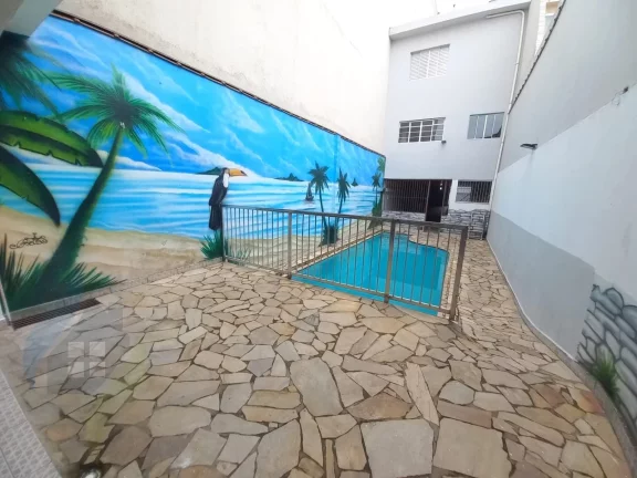 Imagem ACEITA TROCA PERMUTA!! Casa de 3 dormitórios sendo 1 suíte, 4 banheiros, 4 vagas, com 327m² em Taboão, São Bernardo do Campo