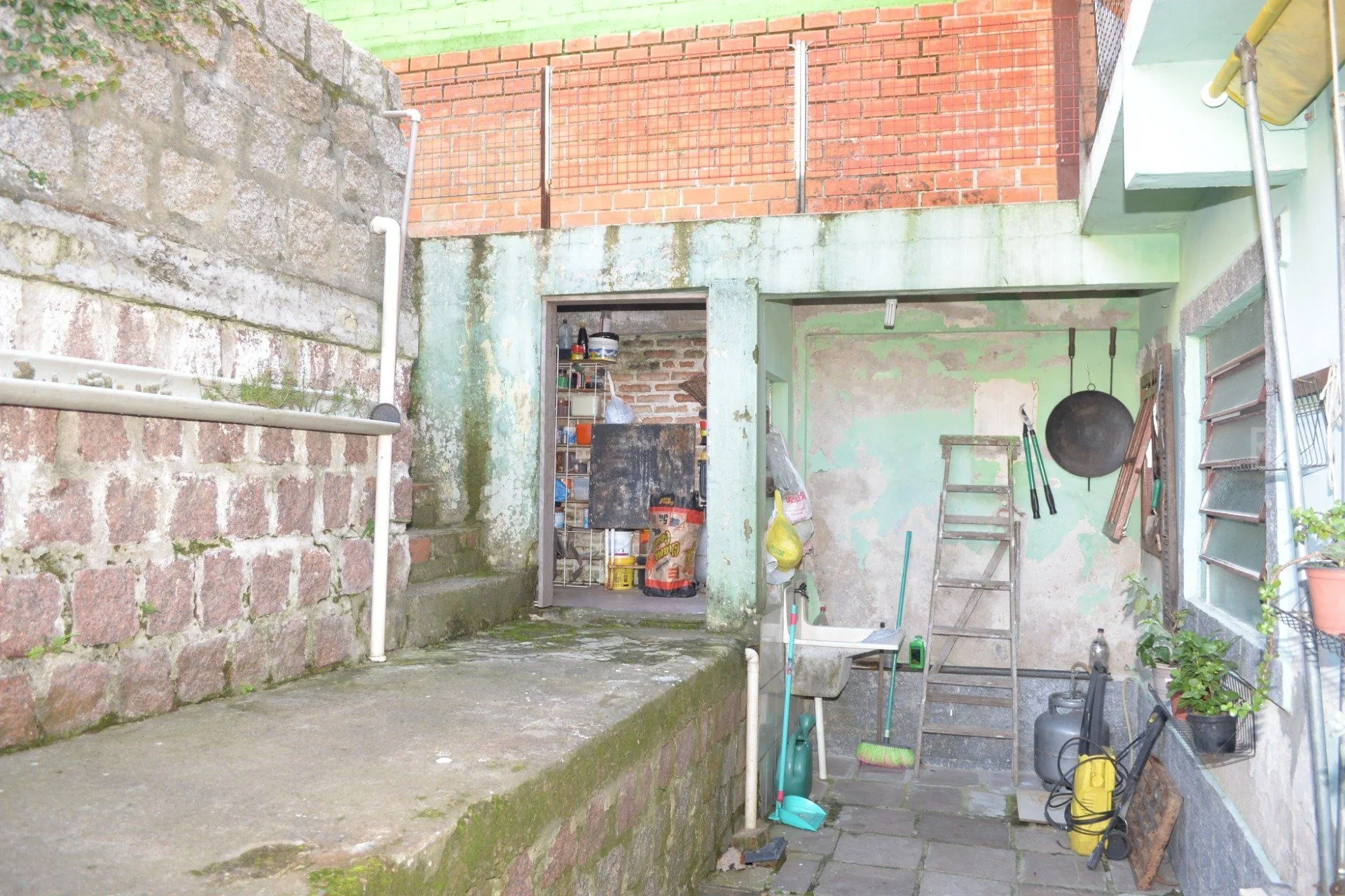 Imagem Sobrado para Venda - 168m², 4 dormitórios, 6 vagas - Jardim Sabará