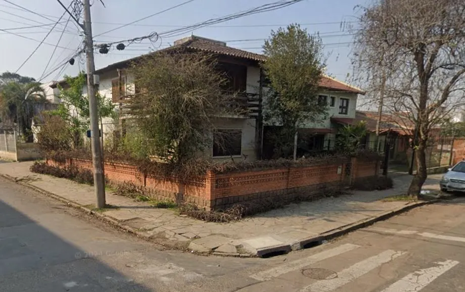 Imagem Casa sobrado no Sarandi de 5 dormitórios e 4 vagas