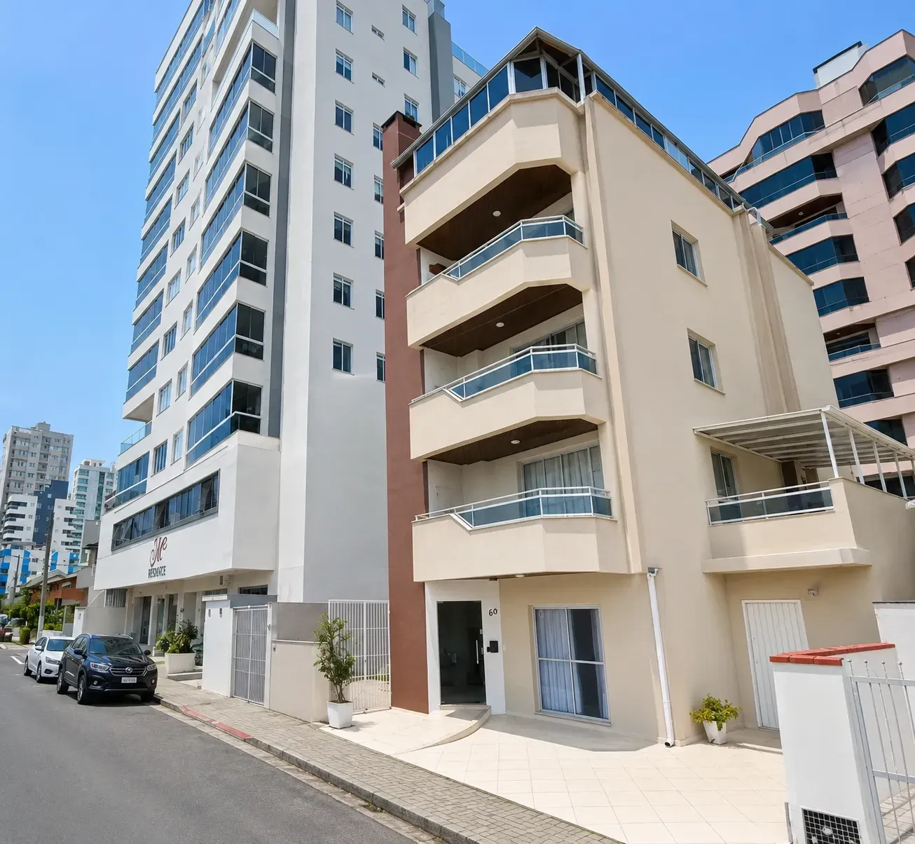 Foto do imóvel Apartamento com 3 Quartos para Alugar ou Temporada, 100 m² em Rua 242