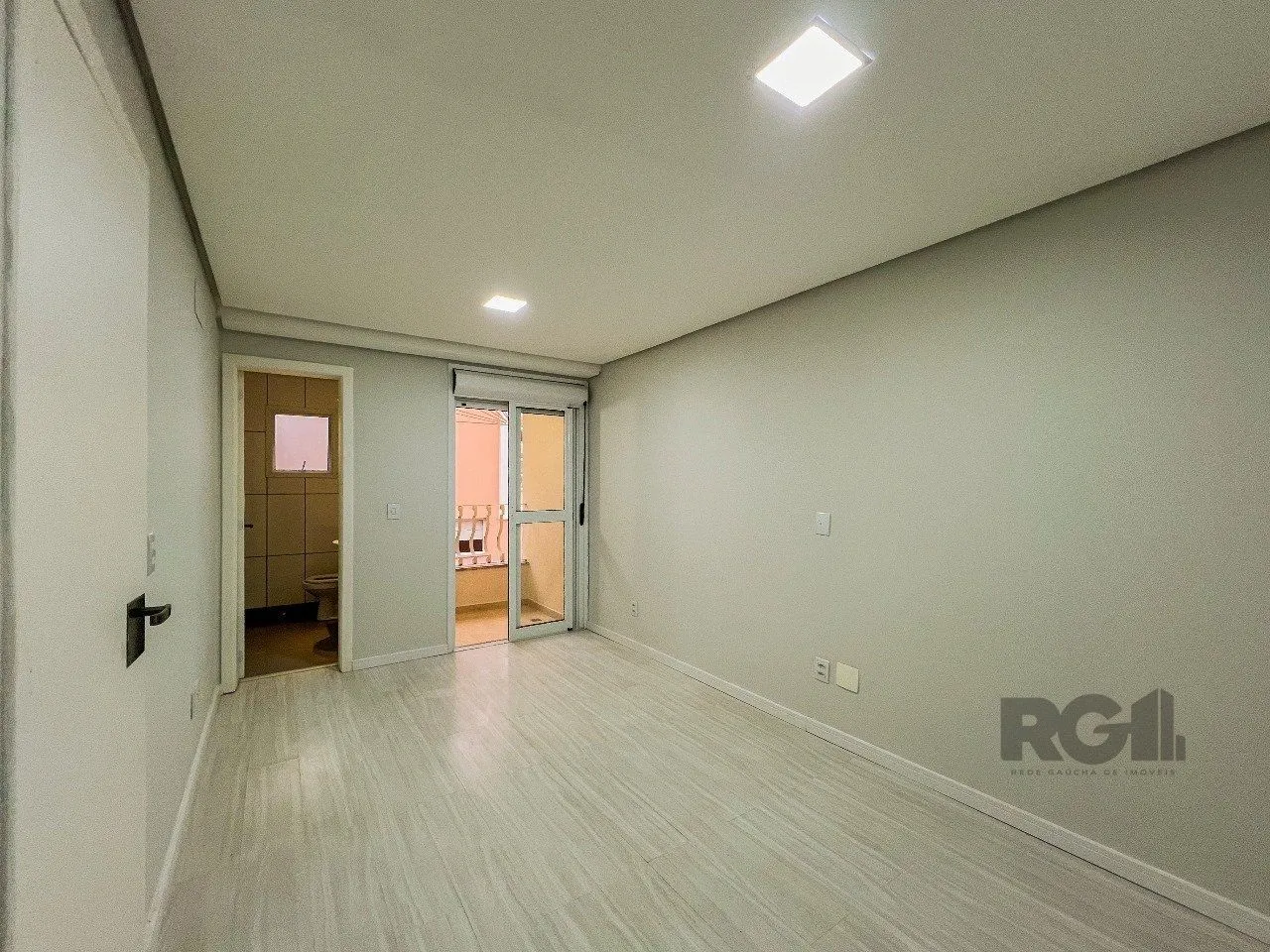 Imagem Casa em Condomínio no bairro Pedra Redonda - 5 dormitórios