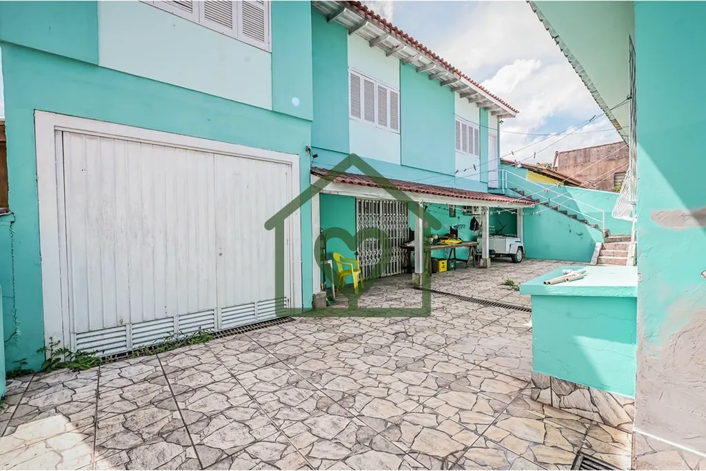 Imagem Prepare-se para se apaixonar por esta encantadora casa de condomínio, localizada no charmoso bairro...
