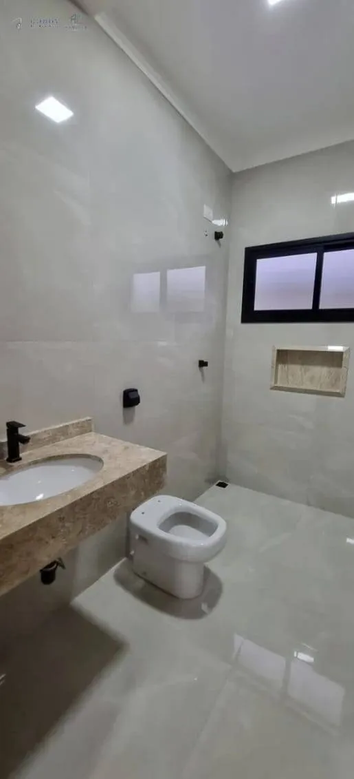 Imagem Casa Moderna Térrea com 3 Suítes e Estrutura de Clube - Próxima ao Shopping