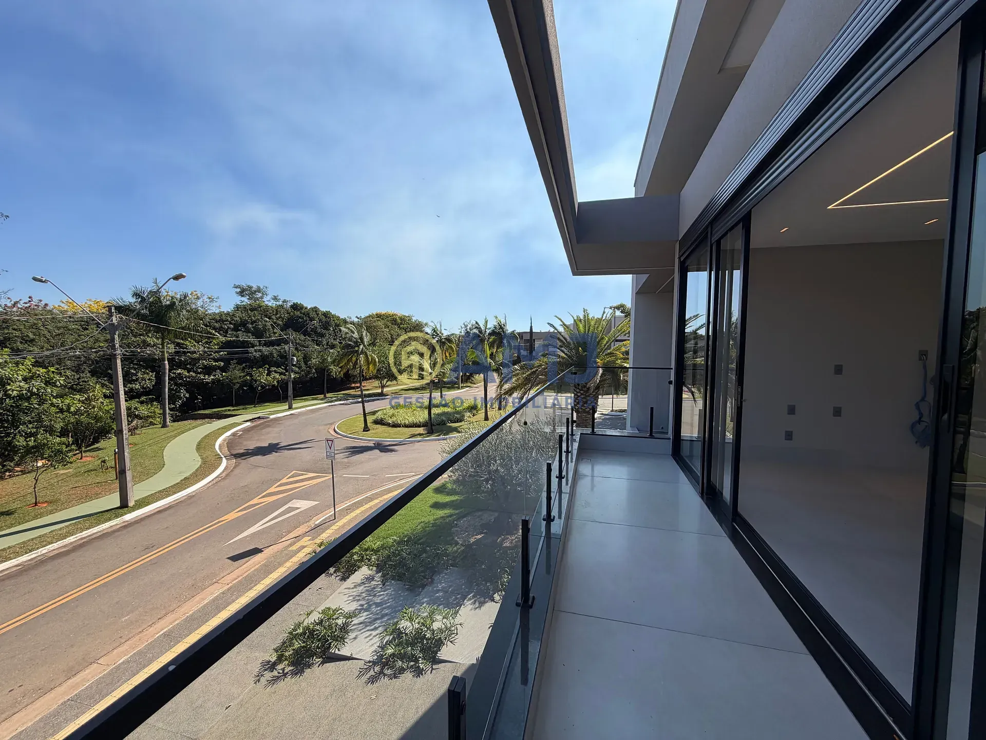 Imagem SOBRADO DE ALTO PADRÃO À VENDA | JARDINS LISBOA - GOIÂNIA - 4 SUÍTES PLENAS