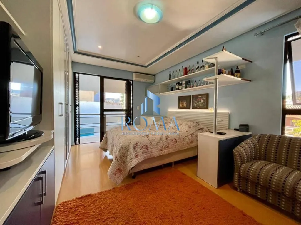 Imagem Casa 6 dormitórios à venda Nossa Senhora de Lourdes Santa Maria/RS