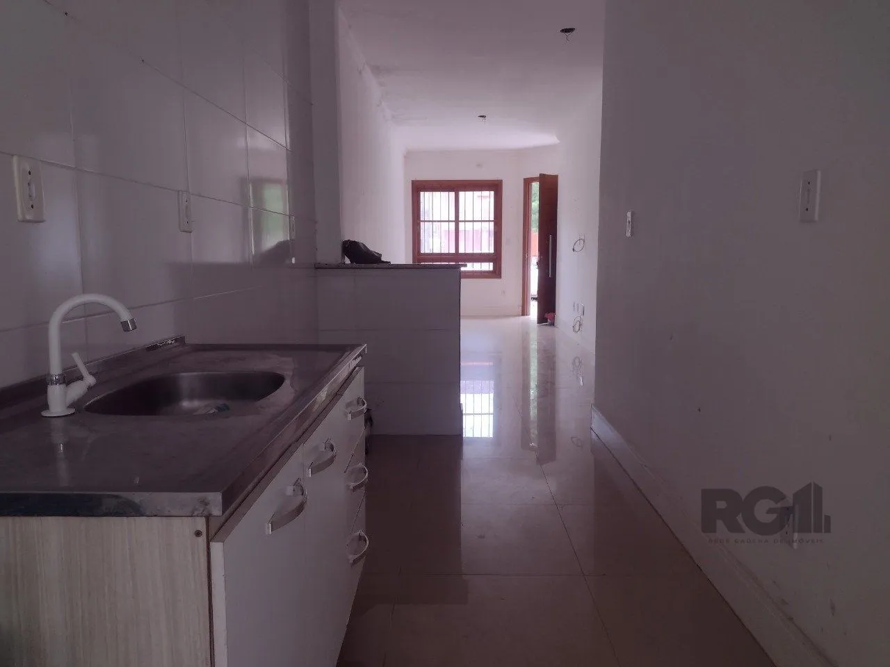 Imagem CASA TÉRREA - 2 DORMITÓRIOS, ÁREA COBERTA COM CHURRASQUEIRA , TERRAÇO - 02 VAGAS