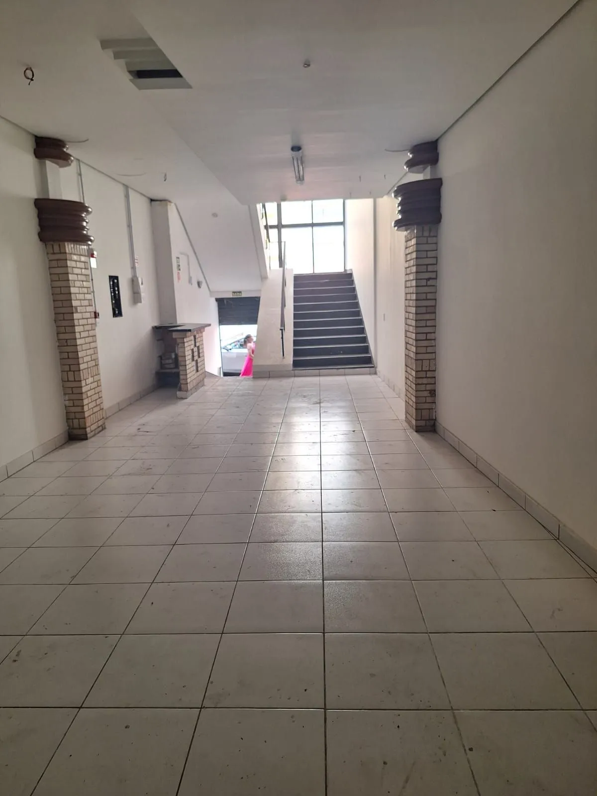 Imagem Prédio comercial com 3 andares