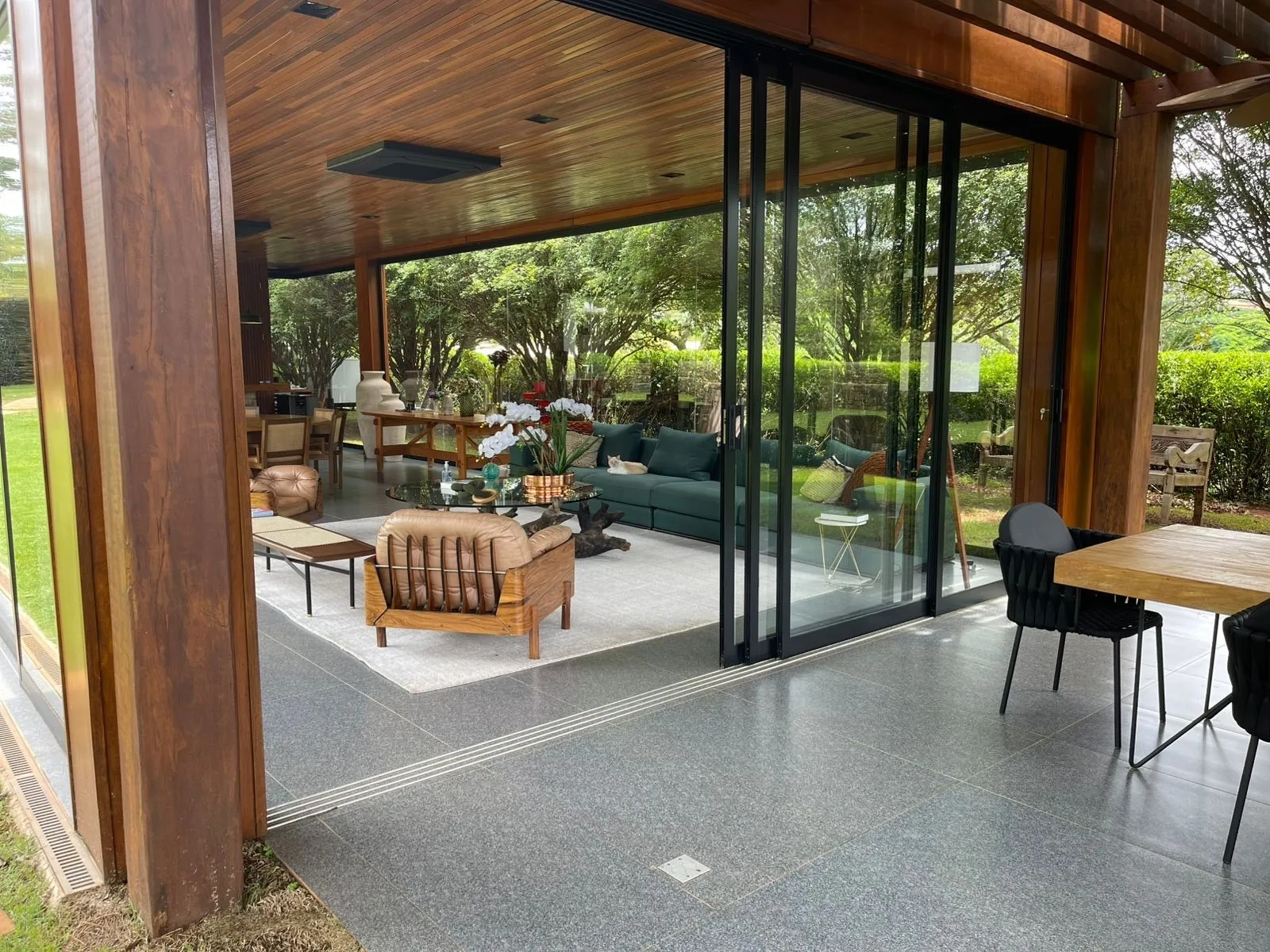 Imagem Casa à venda na Fazenda Boa Vista, Villa 620, com 4 suítes, 790 m², terreno de 2.600 m² e projeto de Marcio Kogan
