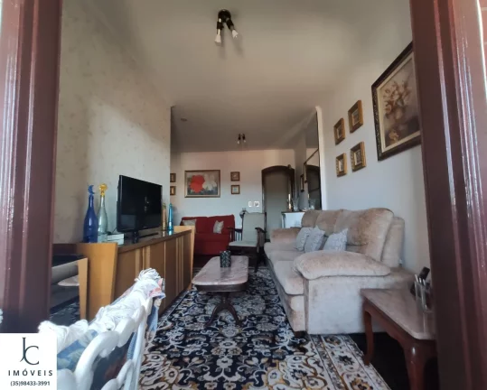 Imagem Maravilhoso apartamento à venda no centro de São Lourenço MG. Sala e quarto com varanda. Edifício com piscina, sauna, salão de jogos e de festas