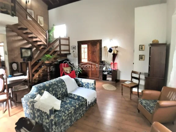 Imagem Esta encantadora casa localizada em Sousas, uma das áreas mais aprazíveis de Campinas, tem tudo qu...