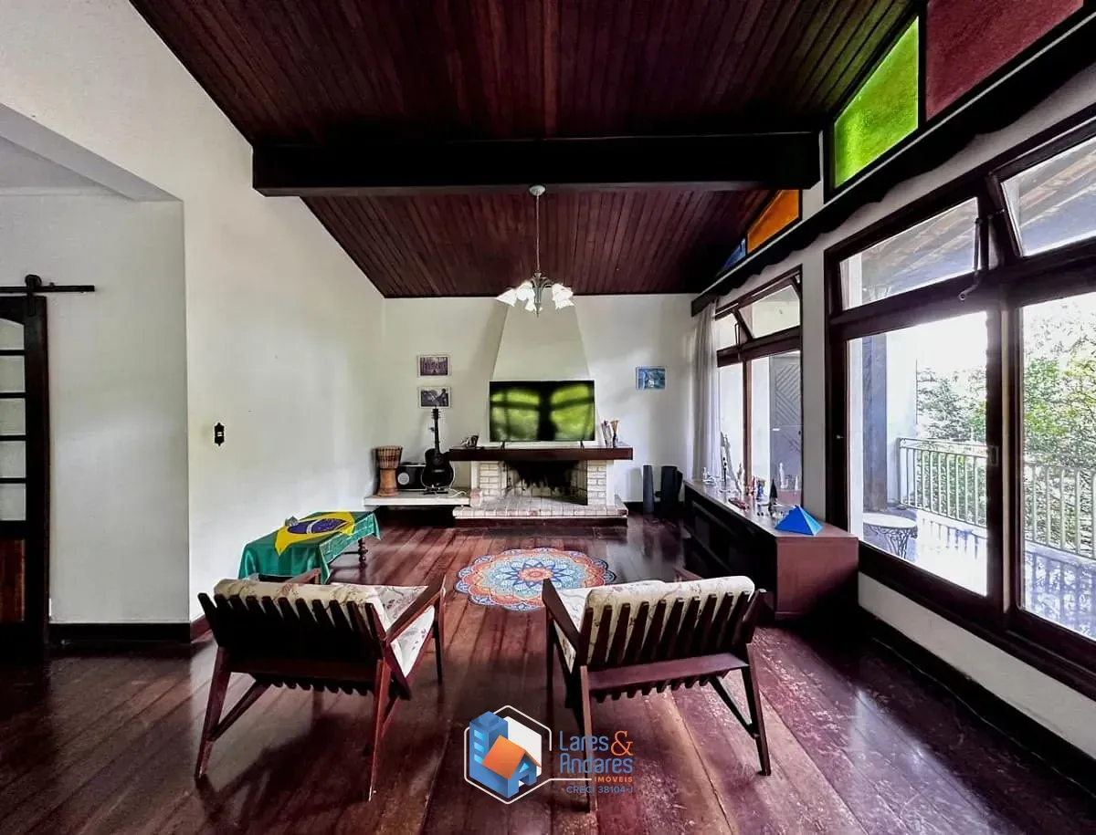 Imagem Casa para venda em Interlagos com 4 quartos, sendo 2 suítes, 380m²