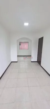 Imagem Sobrado em condomínio no Santa Cândida