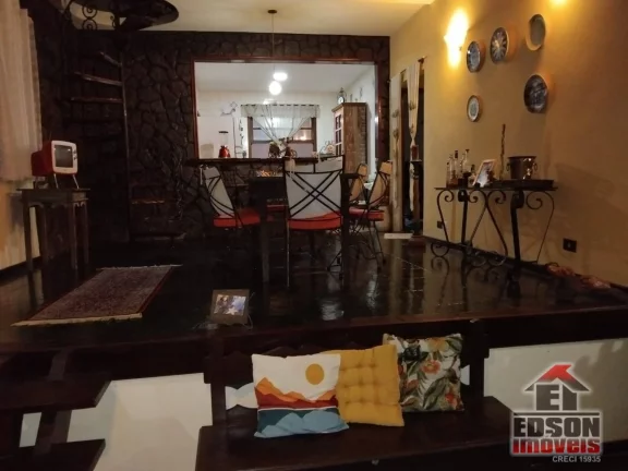 Imagem Belíssima Casa Triplex em Condomínio no Recanto de Itaipuaçu